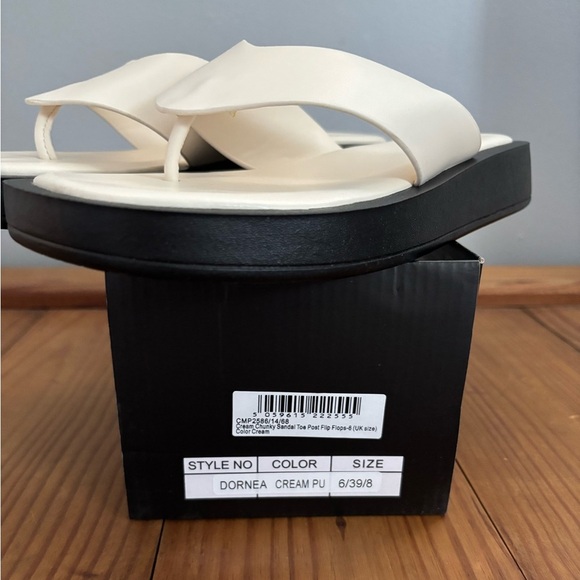 PrettyLittleThing Dorenea Chunky Platform Flip Flop Sandals Cream Size 8 New - Picture 7 of 11